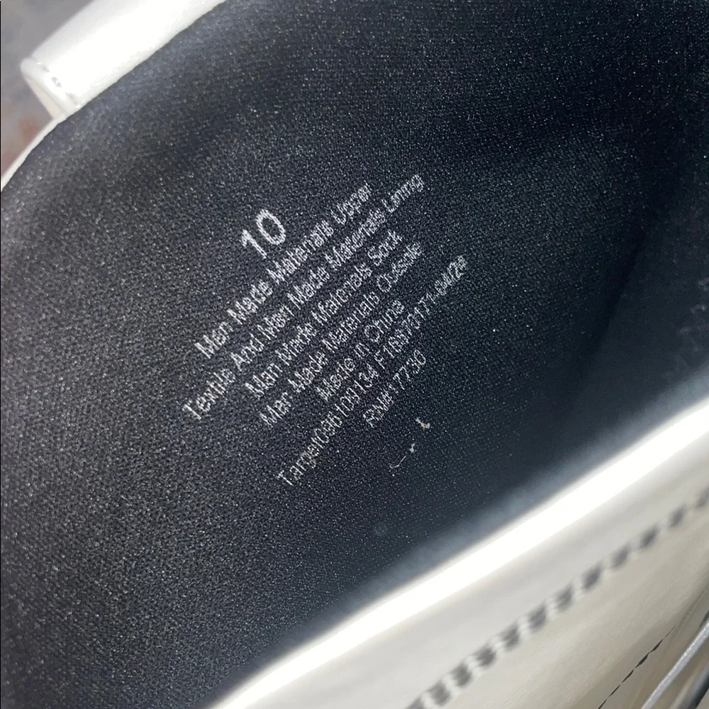 Universal Thread White Ankle Booties with Decorative Stitching (10) - Picture 8 of 13